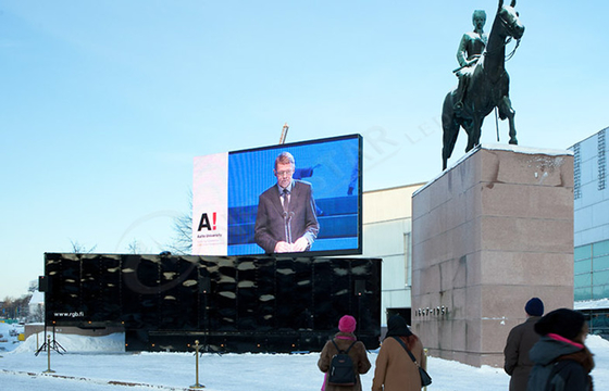 Flexible P8mm Outdoor Advertising LED Display 15625dots/m2 For Bus Station , Stadiums